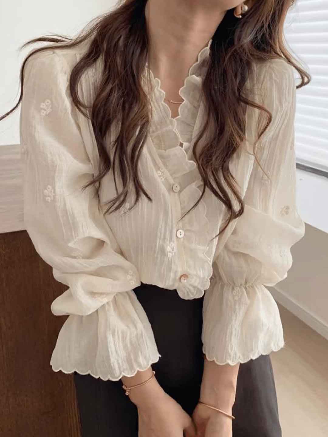 Emily Retro V-neck Auricular Lace Embroidered Top