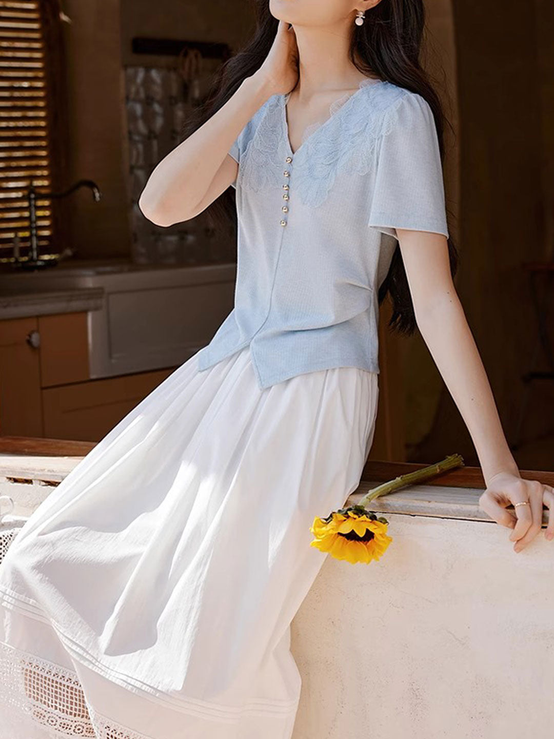 Trinity Vintage V-Neck Mesh Stitching Top