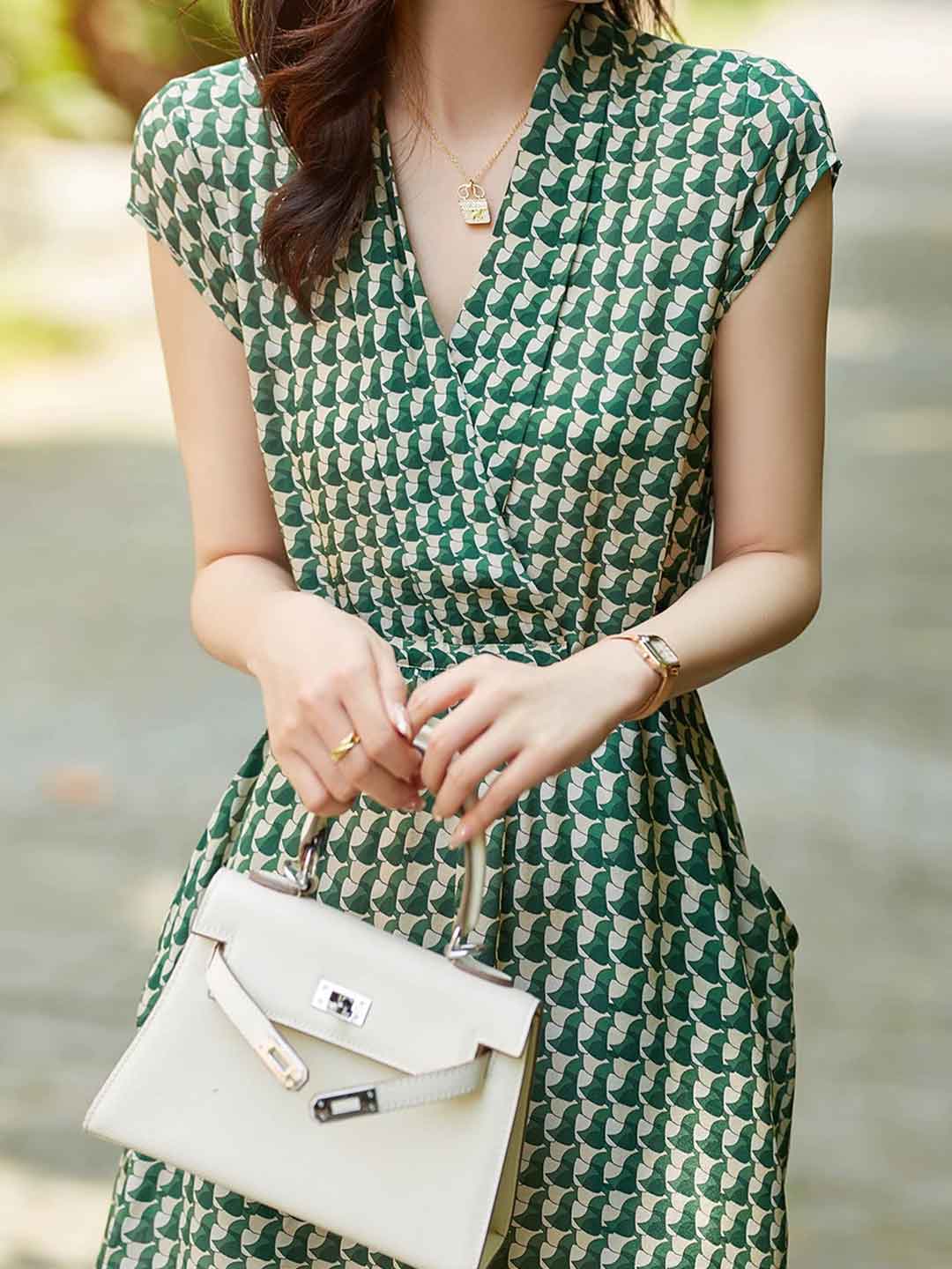 Kaylee Daily Waisted V-Neck Tie Dress