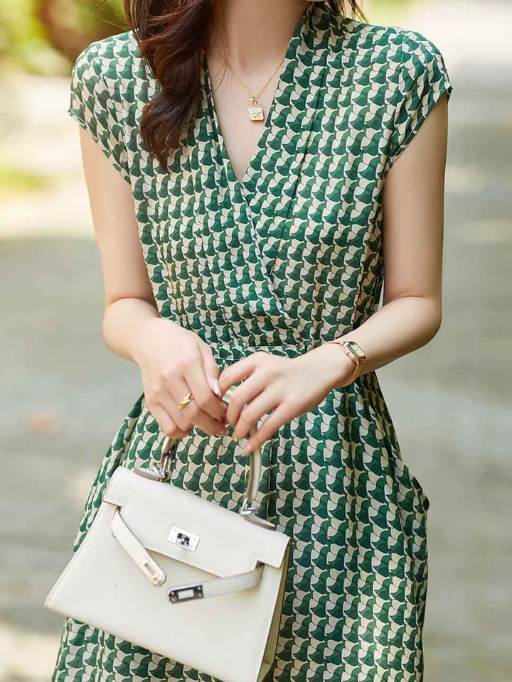 Kaylee Daily Waisted V-Neck Tie Dress