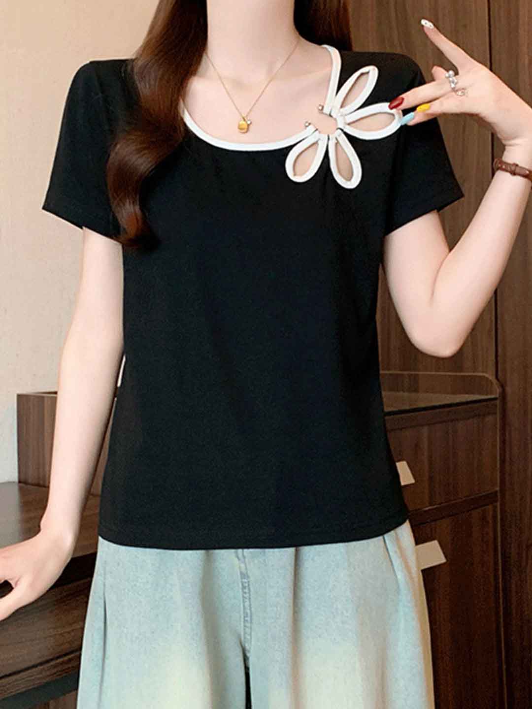 Khloe Slim Crew Neck Hollowed Flower Top