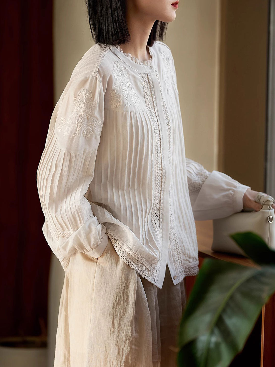 Claire Loose Auricular Puff Sleeve Embroidered Blouse