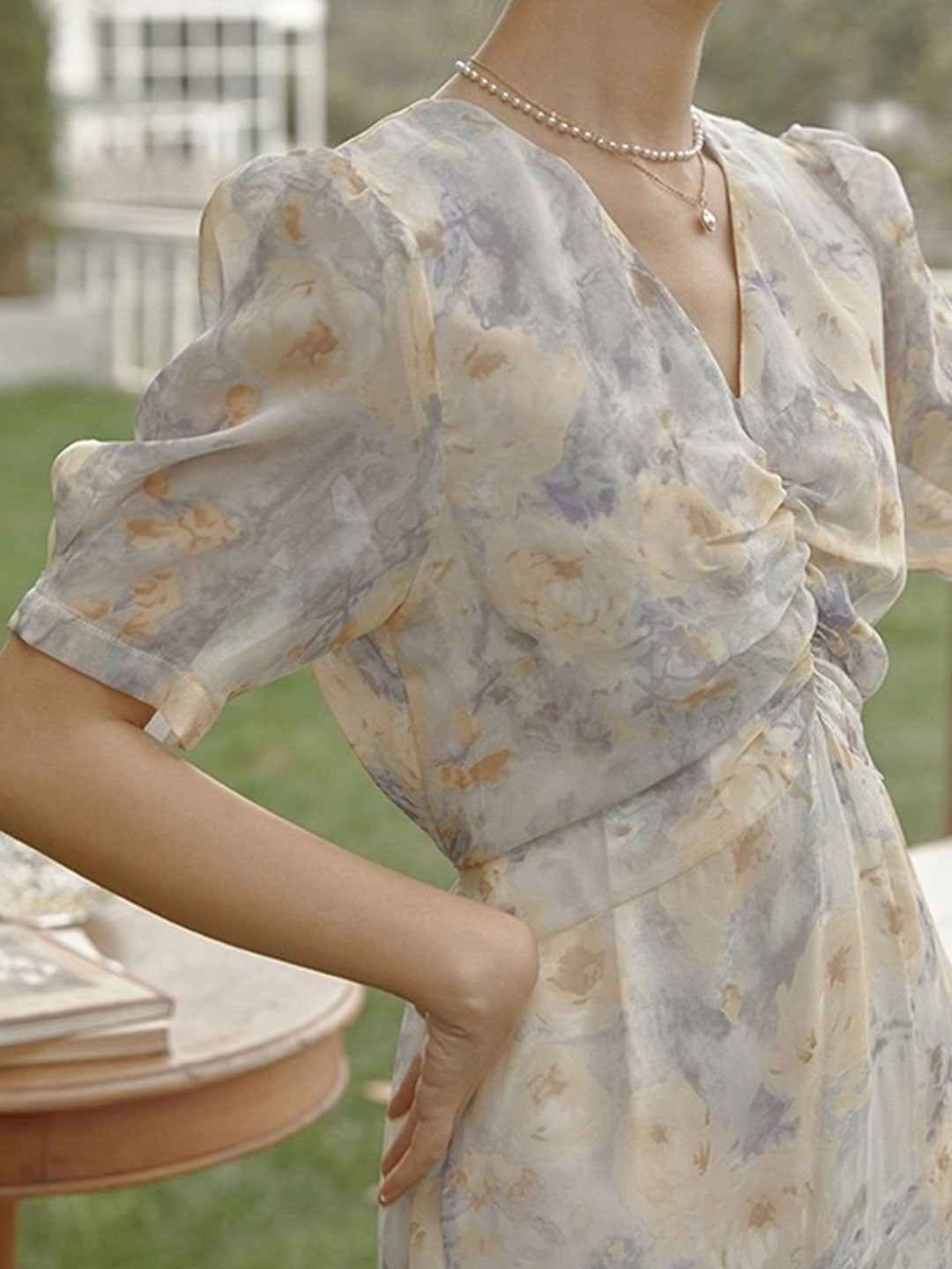 Eva Retro V-Neck Printed Floral Dress