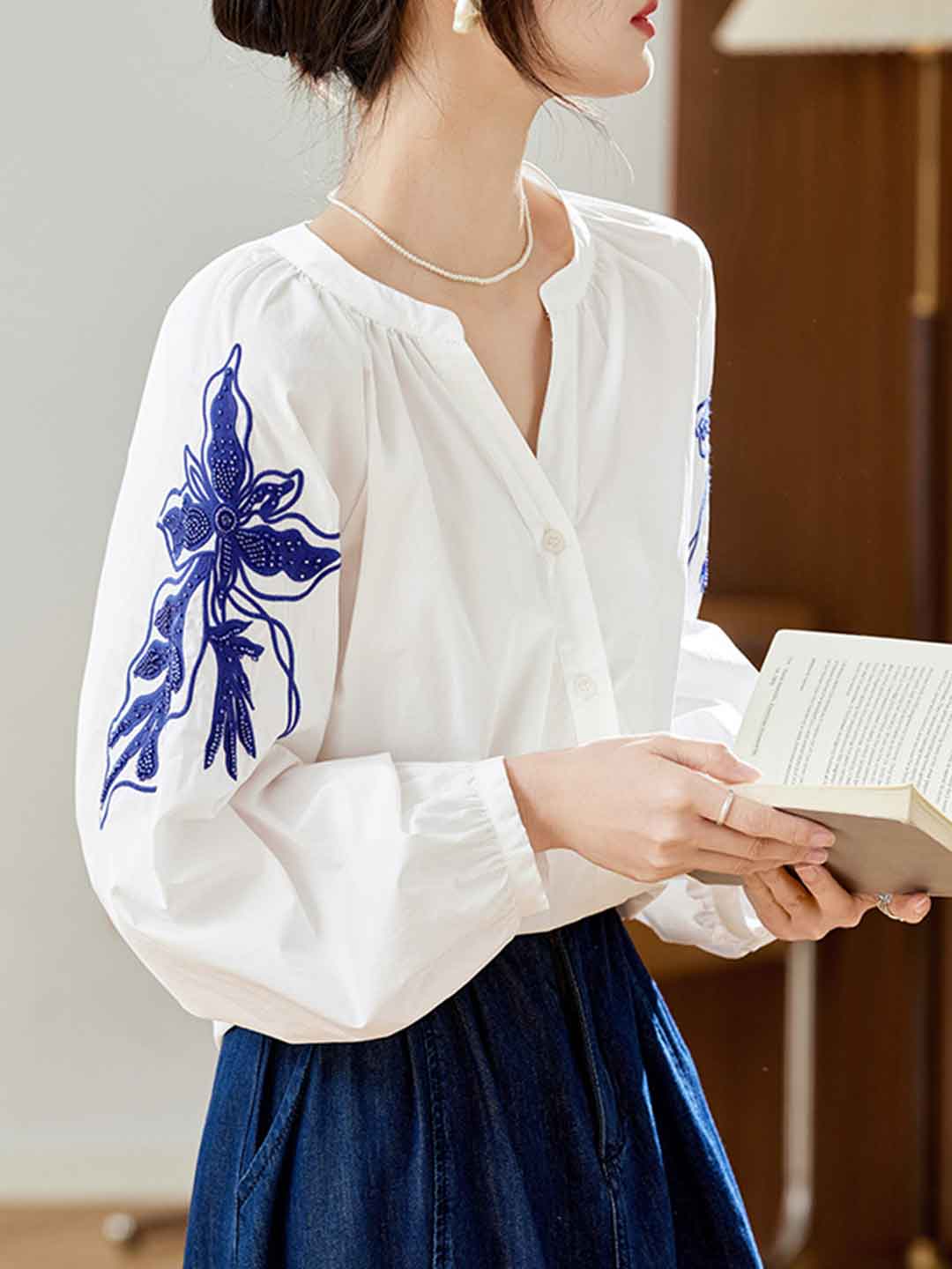 Olivia Loose V-neck Lantern Sleeve Embroidered Top