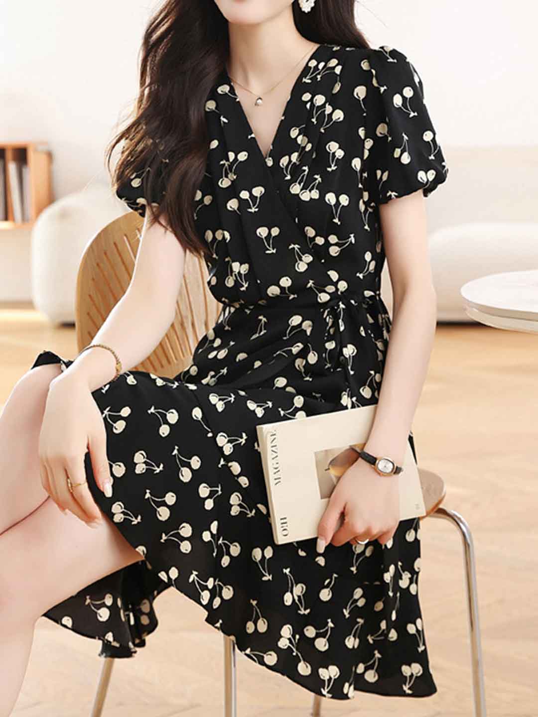Mia Slim V-Neck Puff Sleeve Floral Dress