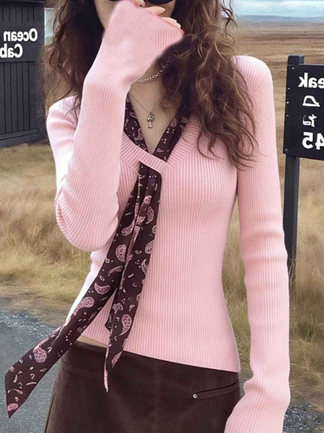 Lily Slim V-Neck Solid Color Knitted Top