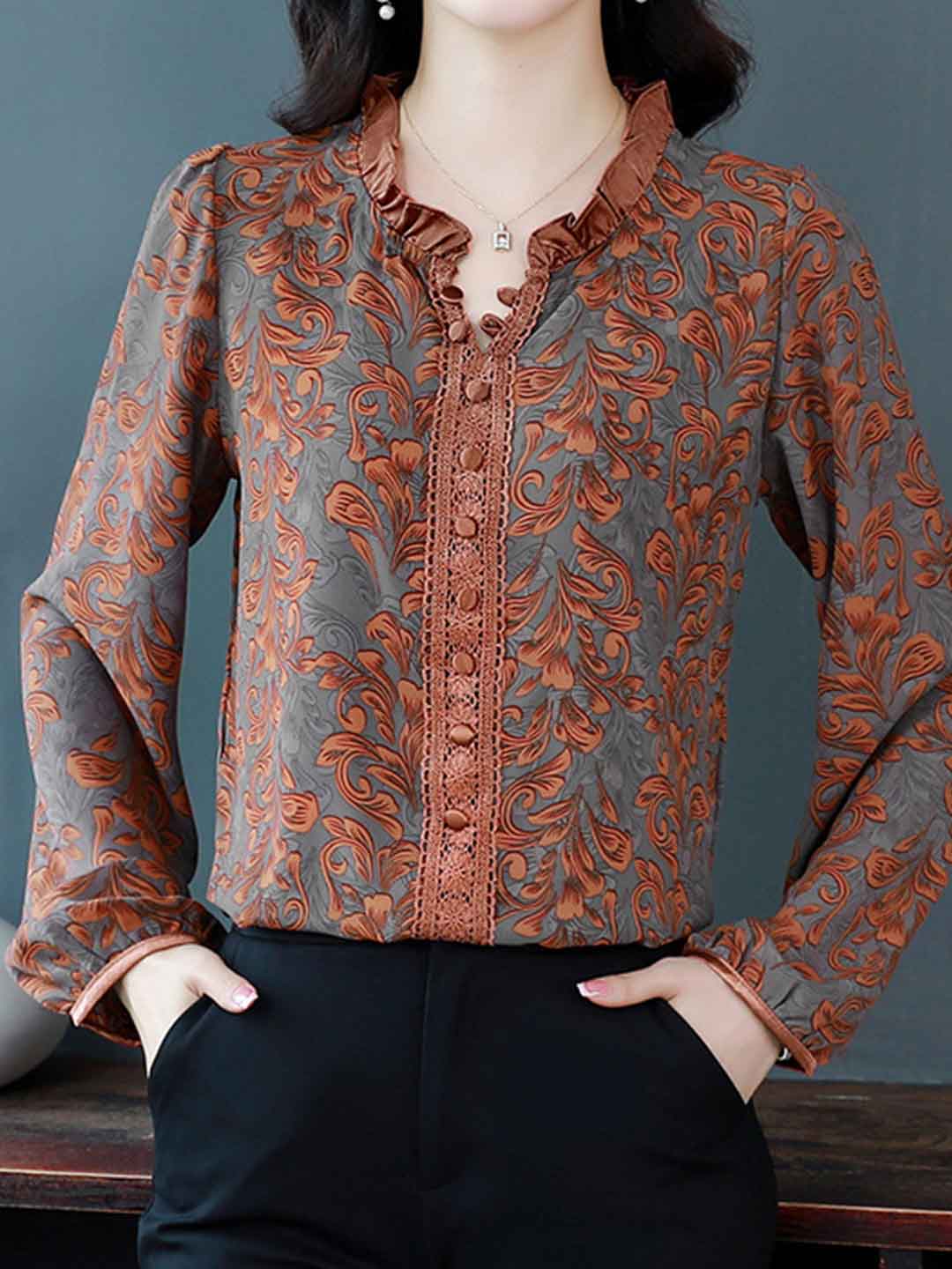 Sophia Loose Ruffled Collar Printed Top