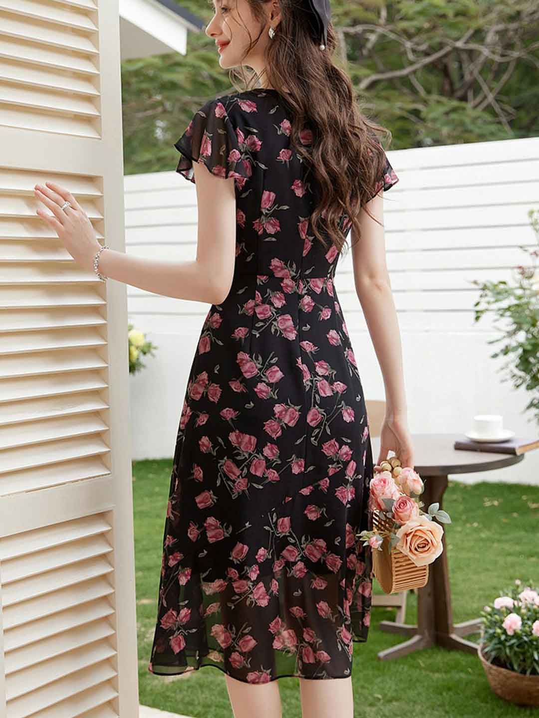 Elizabeth Retro V-Neck Color-Blocked Floral Dress