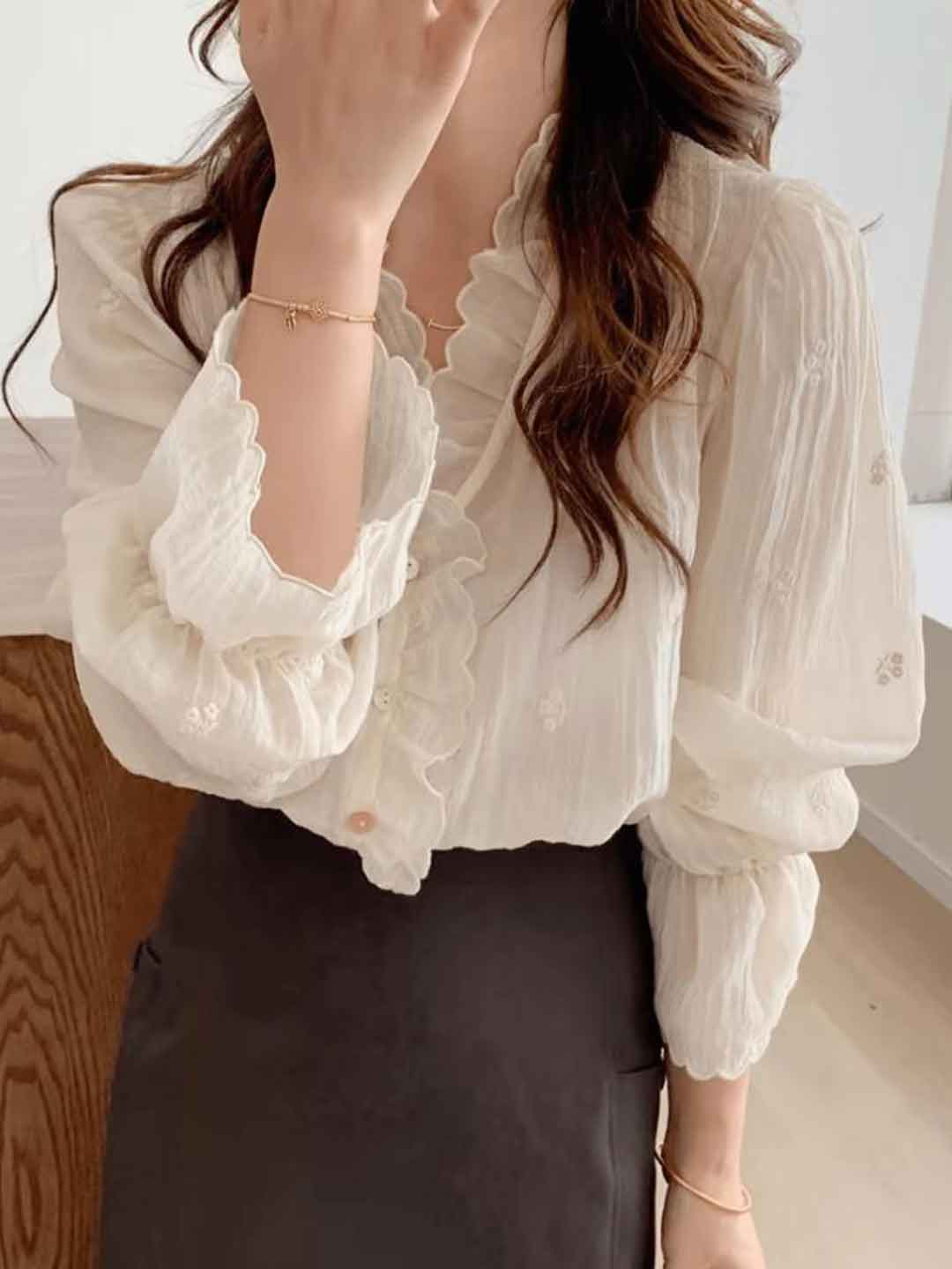 Emily Retro V-neck Auricular Lace Embroidered Top