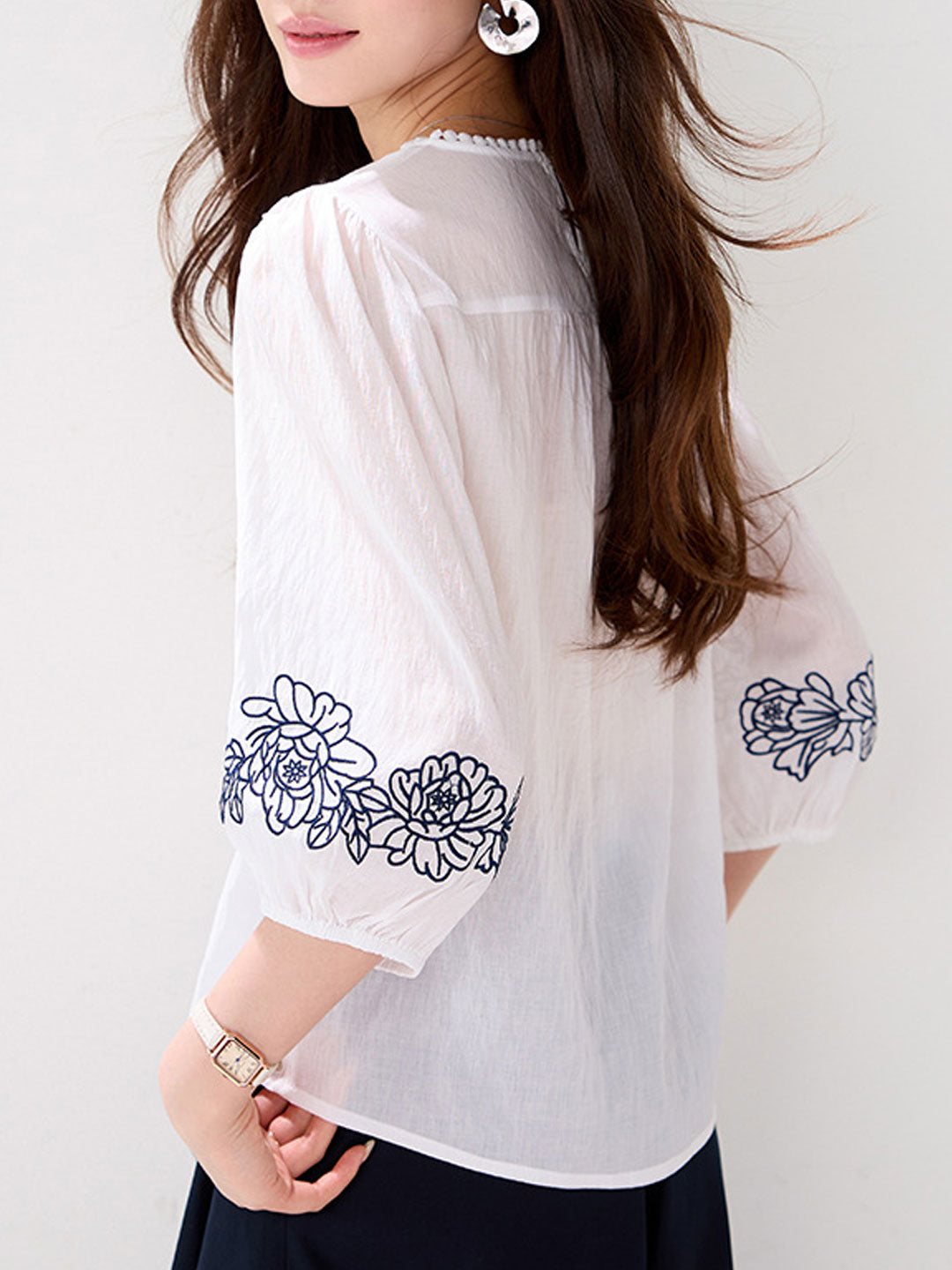 Elizabeth Retro Crew Neck Embroidered Linen Blouse