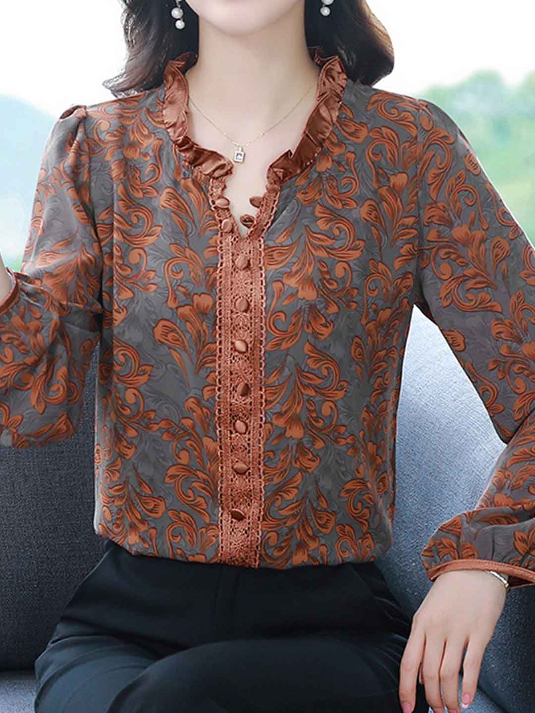 Sophia Loose Ruffled Collar Printed Top