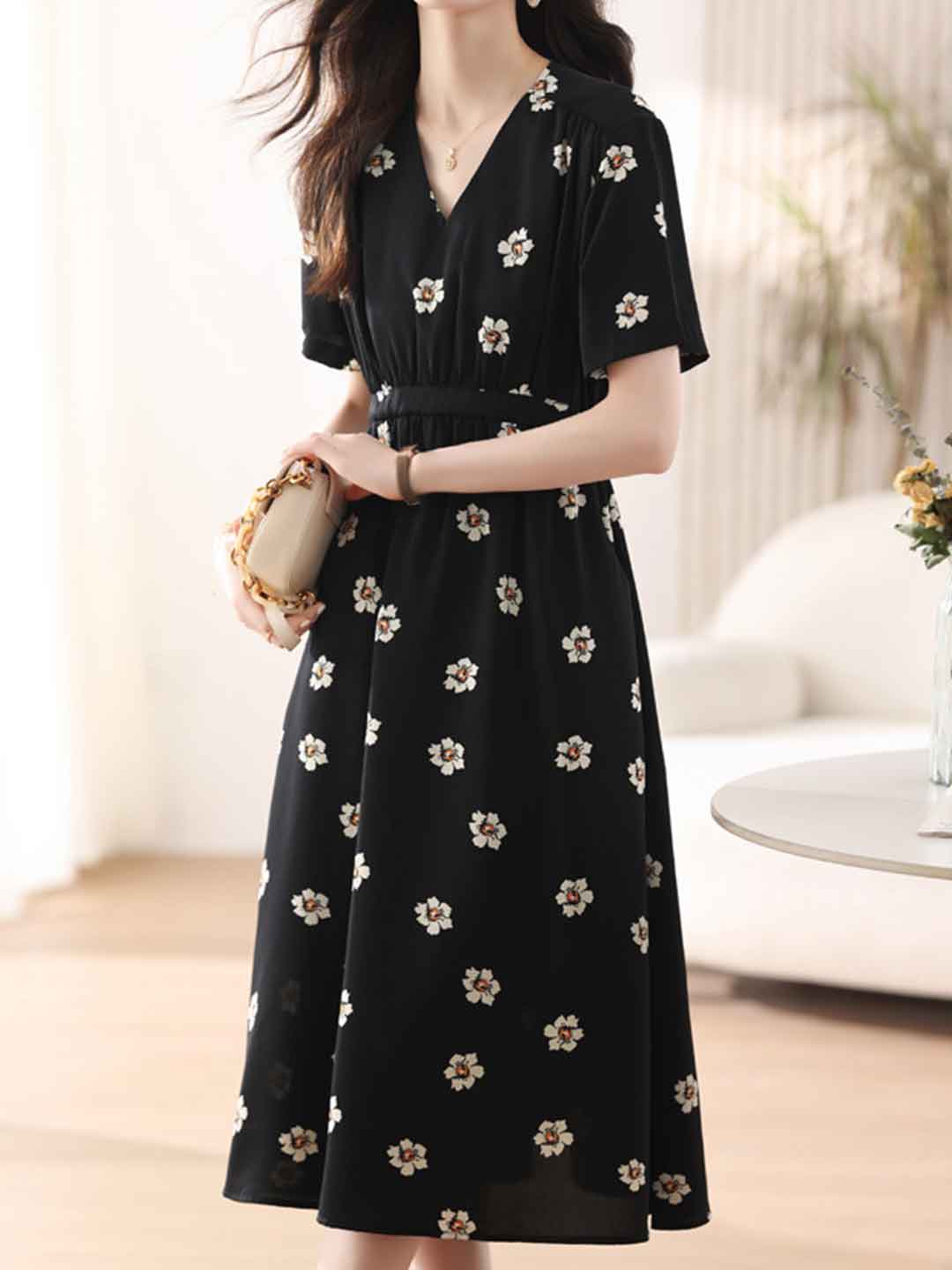 Samantha Elegant V-Neck Printed Dress