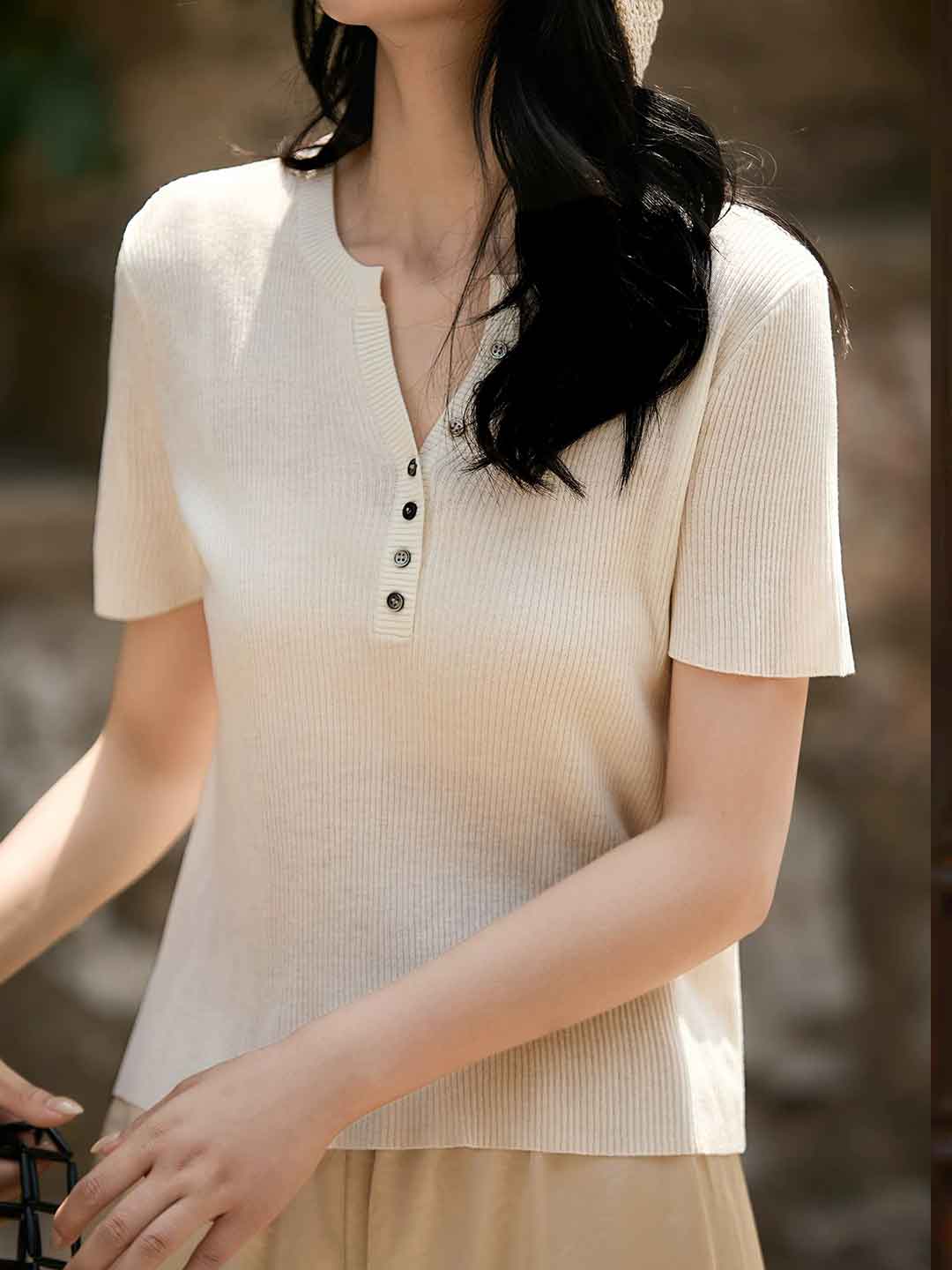 Lily Slim V-Neck Buttons Solid Color Top