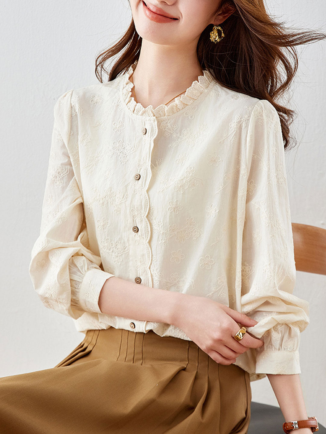 Payton Vintage Auricular Collar Embroidered Top