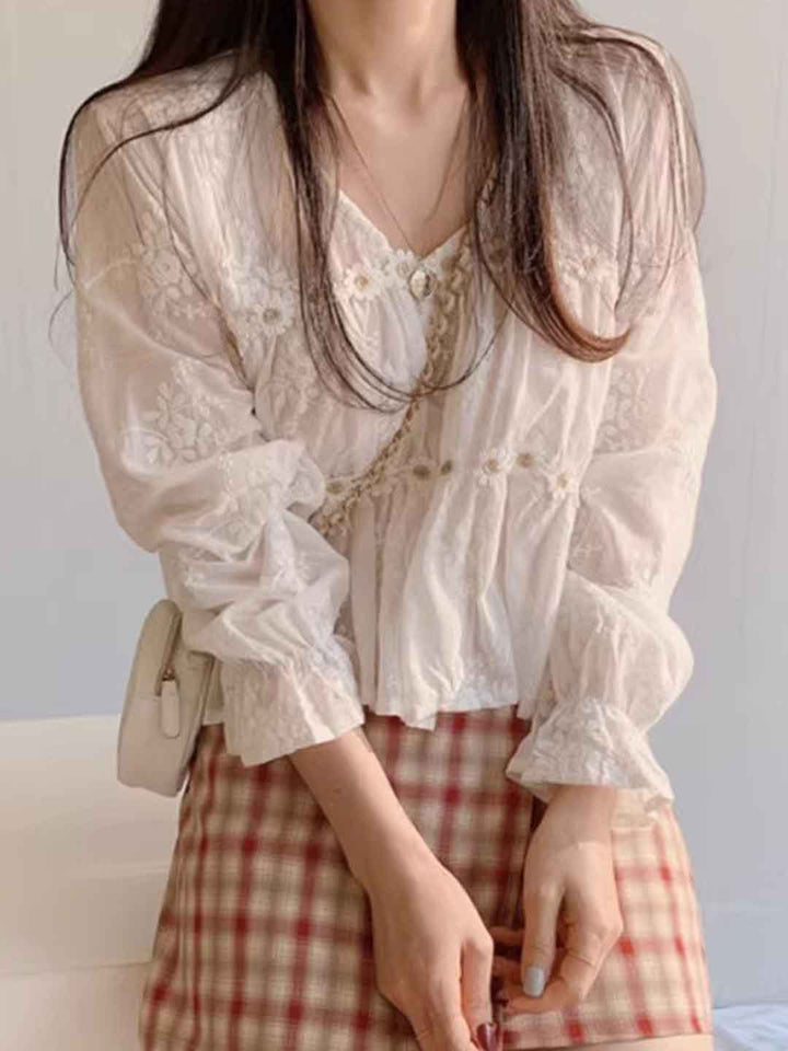 Jessica Vacation V-Neck Lace Daisy Top