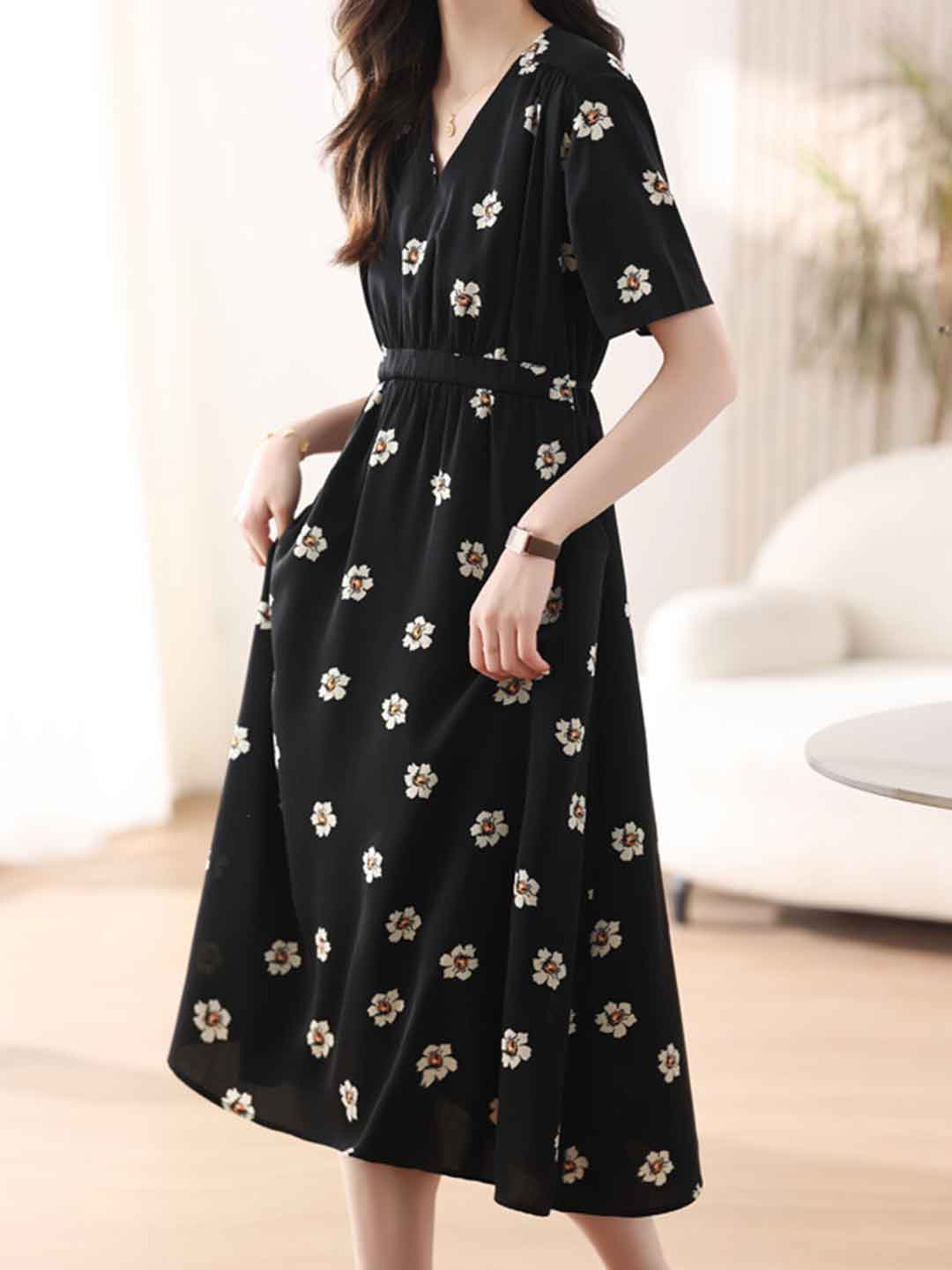Samantha Elegant V-Neck Printed Dress